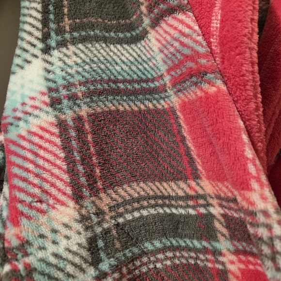 ULTA Bath robe. - Picture 6 of 8